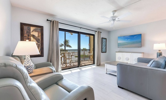 Sanibel Condo | OCEAN'S REACH 1B3, 3rd Floor, 1-Bedroom, 2 Recliners, All Amenities Open