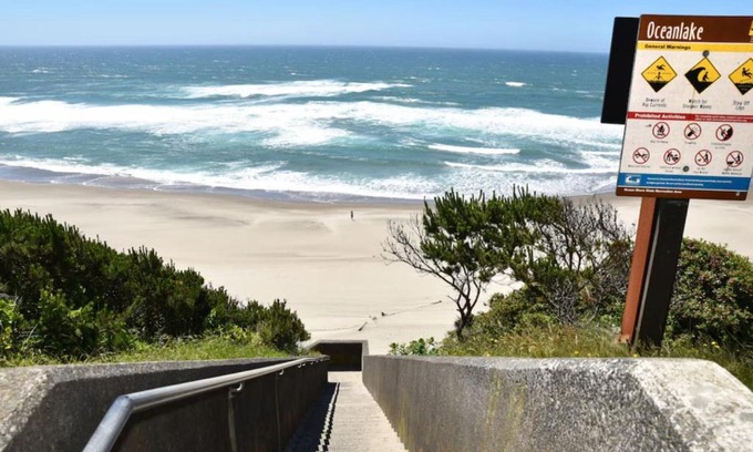 Lincoln City House | Ocean View, Hot Tub, Sleeps 10
