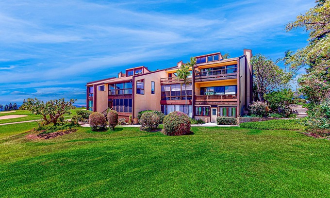 Waikoloa Apartment | Ocean-view studio on golf course with heated pool, pickleball, & washer/dryer
