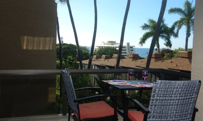 Historic Kailua Village Condo | Ocean Views, Walk to beach and town. AC, Huge lanai