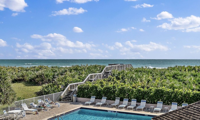 Stuart Condo | Oceanfront 🌊 2 Bedroom End Condo on south Hutchinson Island in IRP 🌴
