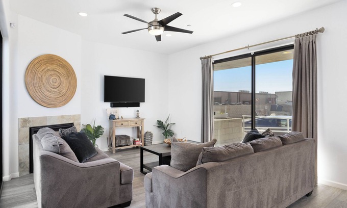 Oceano House | Oceanfront 2BR + Rooftop Deck, & Beach Access | Strand Way B