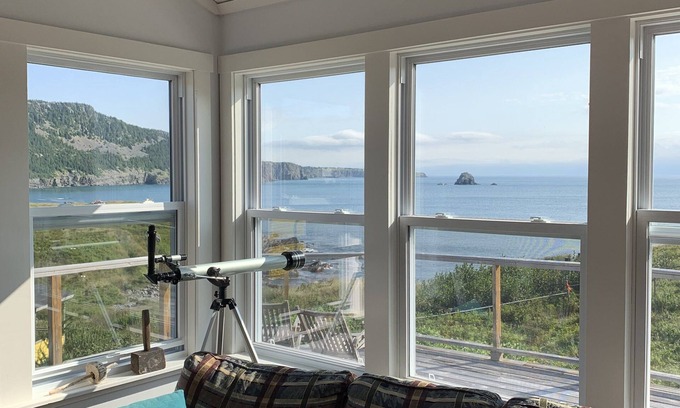 Newfoundland House | Oceanfront 3 bedroom Bungalow. in a beautiful cove just 1.5 hrs from St. John's.