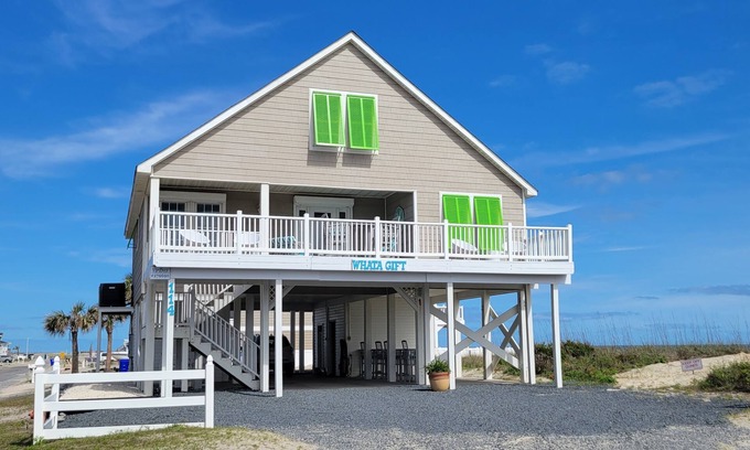 Ocean Isle Beach House | OCEANFRONT 5BR/3BA Linens/Towels.XLrge Kitchen. 3-Ocean Decks.Beach items incl.