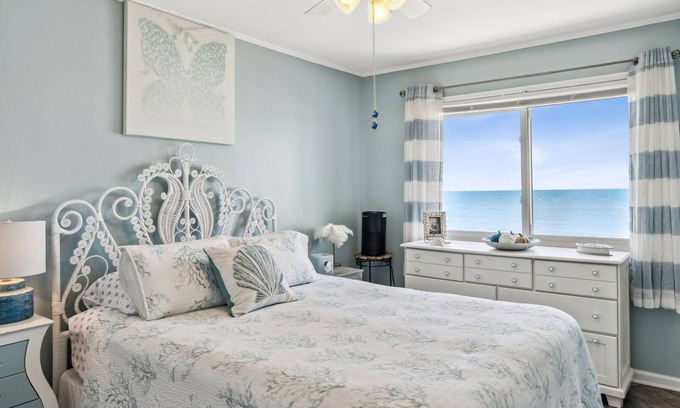 North Carolina Coast Condo | OCEANFRONT BALCONY CONDO W/POOL & HIGH-SPEED WI-FI - PERFECT FOR COUPLES