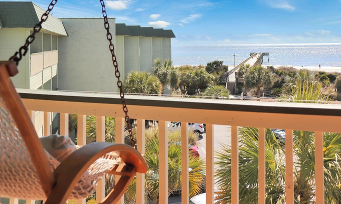 Isle of Palms Condo | Oceanfront Condo with Private Balcony!