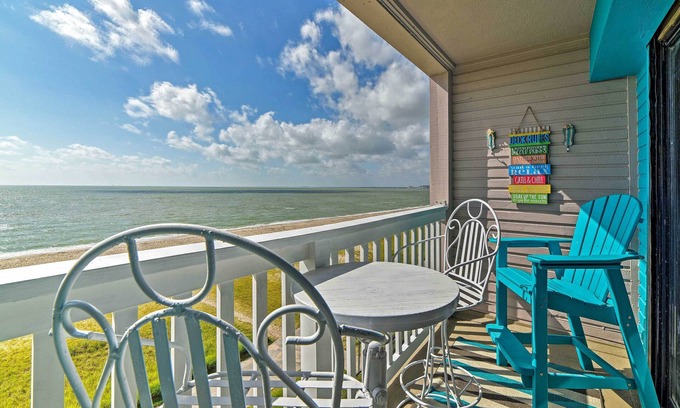 North Beach Condo | Oceanfront Corpus Christi Condo: Resort Perks!
