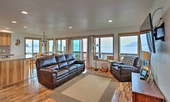 Craig Apartment | Oceanfront Craig Apt: Grill, Fishing On-Site!