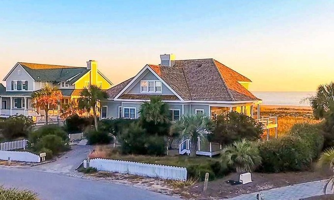South Beach House | Oceanfront, great for families with children, BHI