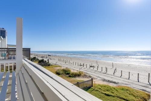 Bermuda Beach House | Oceanfront Home with Deck and Views in Galveston!