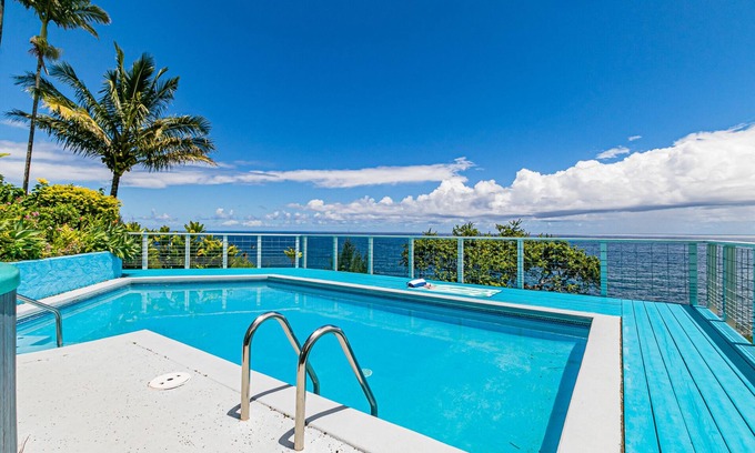 Kapoho Bed & Breakfast | Oceanfront in Hilo Hale Kai Suites - Moana Room - King Bed, Private Bathroom