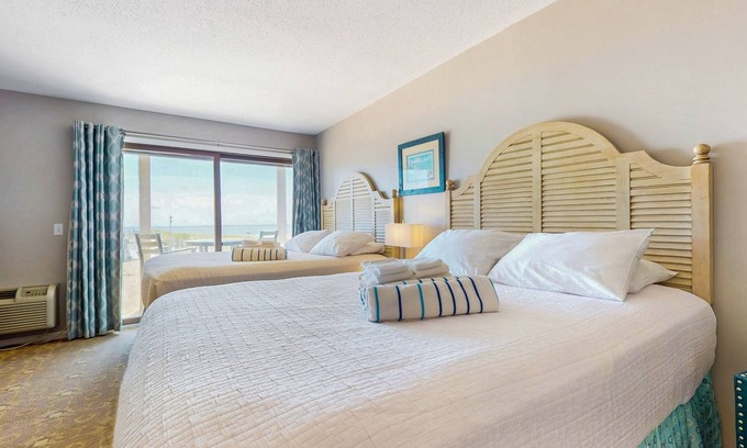 North Truro Apartment | Oceanfront oasis with kitchenette, bay-view patio & AC - dog-friendly