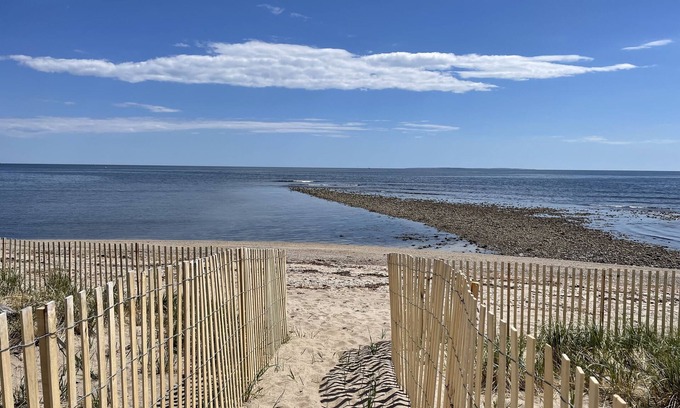 Matunuck Cottage | OCEANFRONT! Priv beach w/amazing views, A/C, Skydeck, Stream TV, Great Memories!