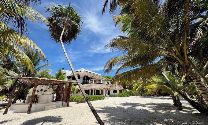 Majahual Villa | Oceanfront Villa: Casona Palms on Private Beachfront