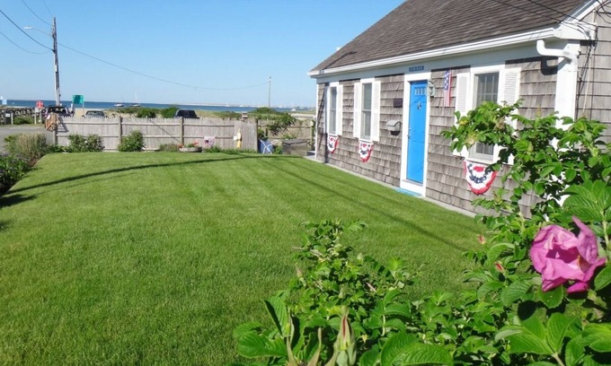 West Yarmouth House | Oceanfront, Windsurfers, Sailboats, Ferries.