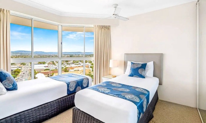 Gold Coast Apartment | Oceania Oceanview 2 bed Unit