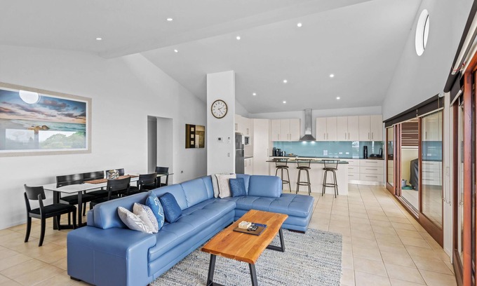 East Ballina House | Oceanic 3 - Luxury Apartment with Stunning Ocean Views & Wifi