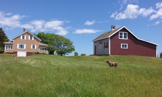 East Machias House | OCEANSIDE AT THE KATIE DOVE BEACH FARM ON HOLMES BAY