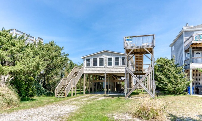 Ocean Isle Estates House | Oceanside cottage just a short walk to the beach with a community pool!