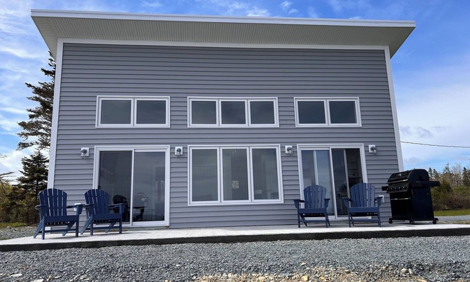 Hunts Point House | Oceanside Escape.