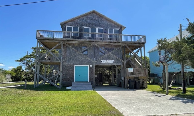 Frisco Cottage | Oceanside in Frisco you will find Hatteras Hideway is just 3 lots back from the ocean!