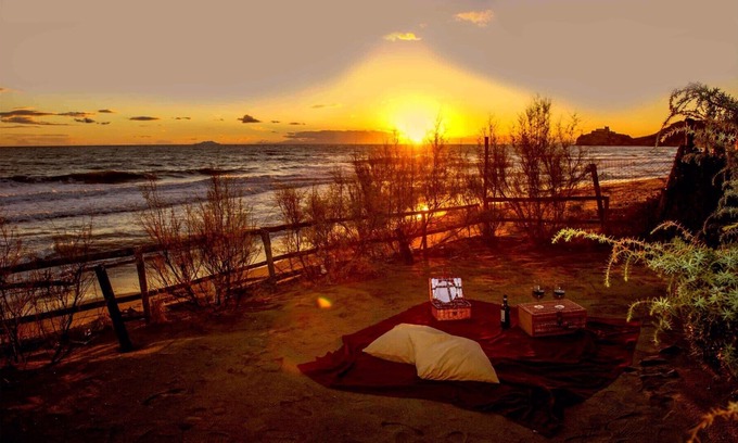 Le Rocchette Apartment | ocher apartment by the sea with private beach and private parking