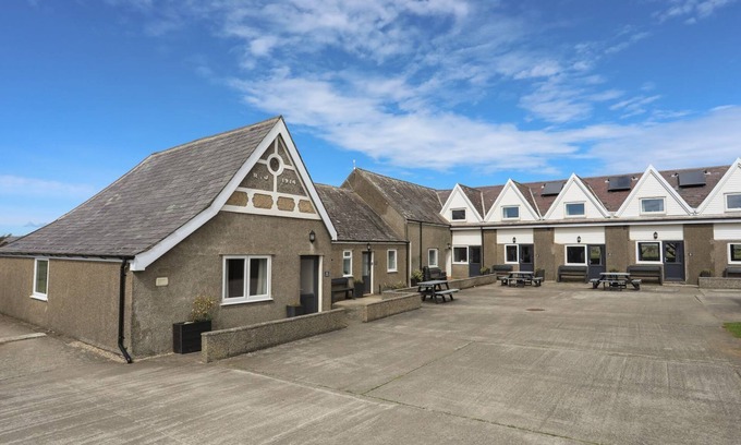Mynytho Cottage | OER - 8 TY'N DON, pet friendly, with a garden in Abersoch