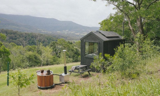 Jamberoo House | Off-Grid Cabin Surrounded by Nature - Hot Tub - Banjo