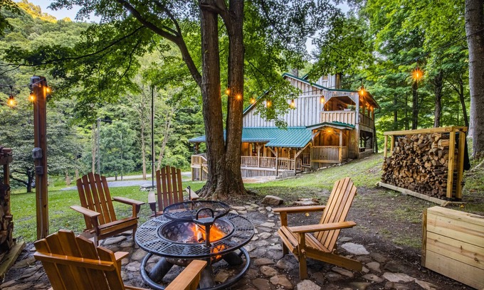 Ansted Cabin | OFF GRID GETAWAY! BRING ATV.Mountain cabin close to New River Gorge.