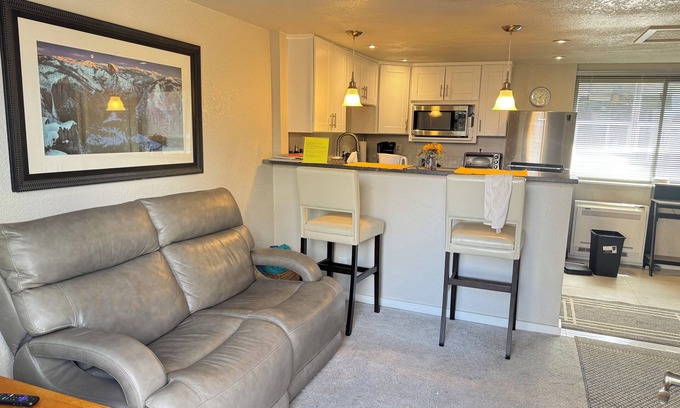 East Gate House | Oh Man, are we in a good spot! — Private bungalow