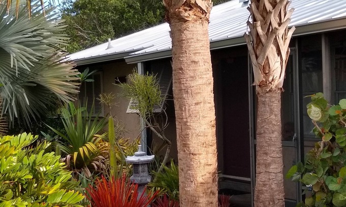 Bonita Springs House | Old Florida Charm: Casa Bratee Manatee -n2 bedrooms/2 bathrooms/full kitchen/etc