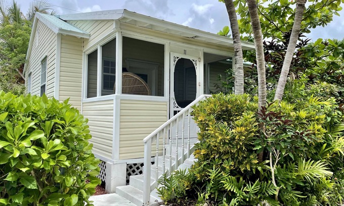 Cudjoe Key Cottage | Old Florida Style, Dockage, Swimming Pool (shared), just 20 miles from Key West