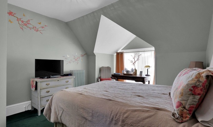 Olean Bed & Breakfast | Old Library Inn - Mark Twain Room