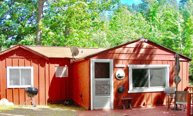 Minocqua Cabin | Old Minoqua Charm On Lake Minocqua with Boat Dock