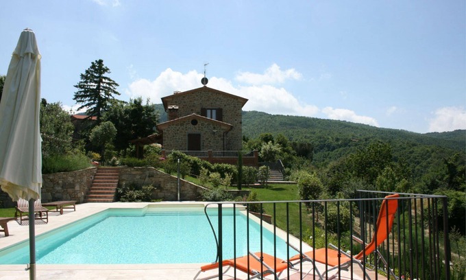 Pieve di Chio Villa | Old stone farmhouse placed in a secluded, panoramic and quiet location, perfect for nature lovers. P