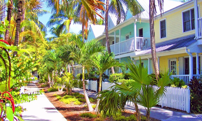 Truman Annex Condo | Old Town 2 Bicycles, Grill, WiFi, 1st Floor, Pool! Rent 30 days get 20% discount