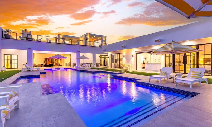 South Scottsdale House | Old Town Scottsdale Luxury Villa - Heated Pool, Spa, Rooftop Deck, Sauna, Speakeasy