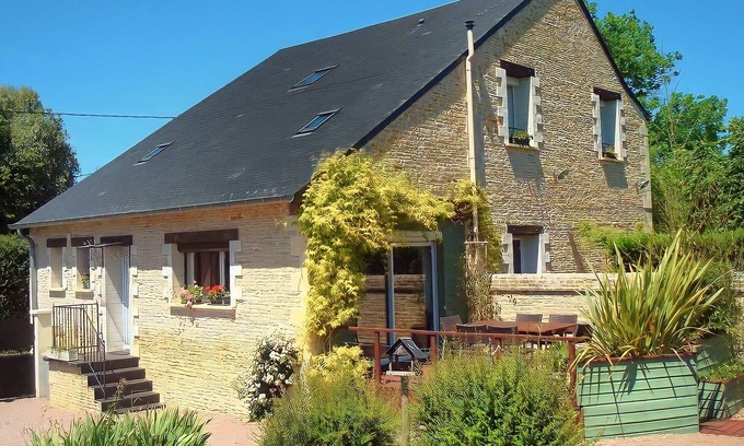 Basseneville House | Old warm and bright Cider Cellar