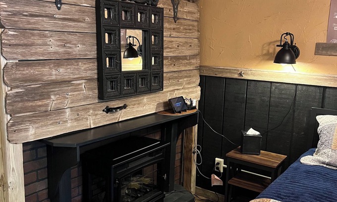 Canton Cottage | Old West Sheriff's Office Frontier Suite