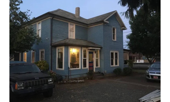 Dayton House | Ole Tyme B&B Warm setting with a country feel.