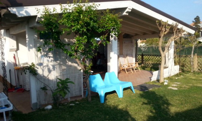 Latina Lido House | OLEANDER COTTAGE - ONE HUNDRED STEPS FROM THE BEACH