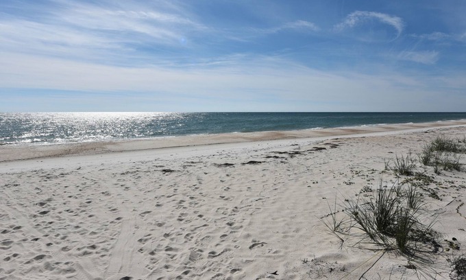 East End House | OM J5 pet friendly community pool beach access