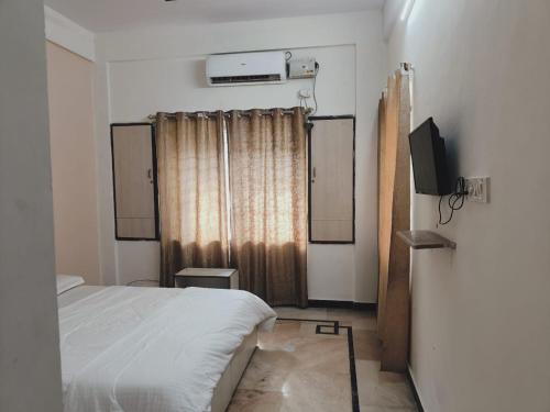 Bengaluru Hotel | Om Shakthi Suits