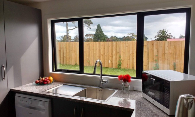 Mount Maunganui Apartment | Omanu Beach Break - Walk across the road to the beach, close to golf