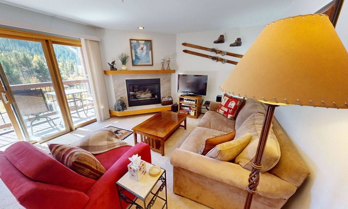 Mountain House Condo | On River Trail, Deck. Walk/Shuttle to Shops, Dining, Events. 2 Hot Tubs
