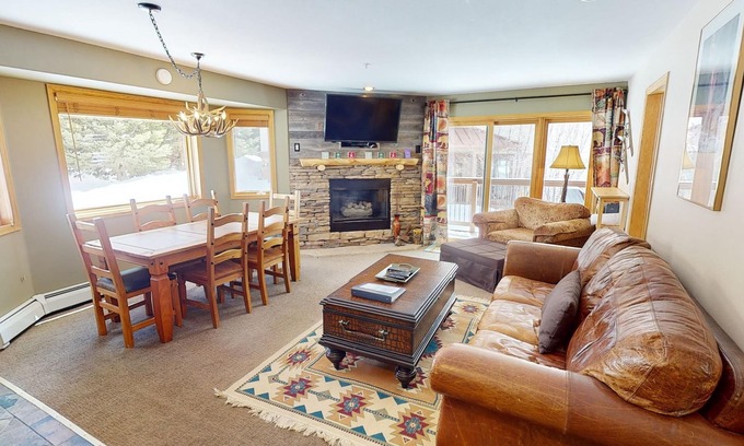 Mountain House Condo | On River Trail! Walk to Dining, Shops, Events. End Unit, Deck. 2 Hot Tubs