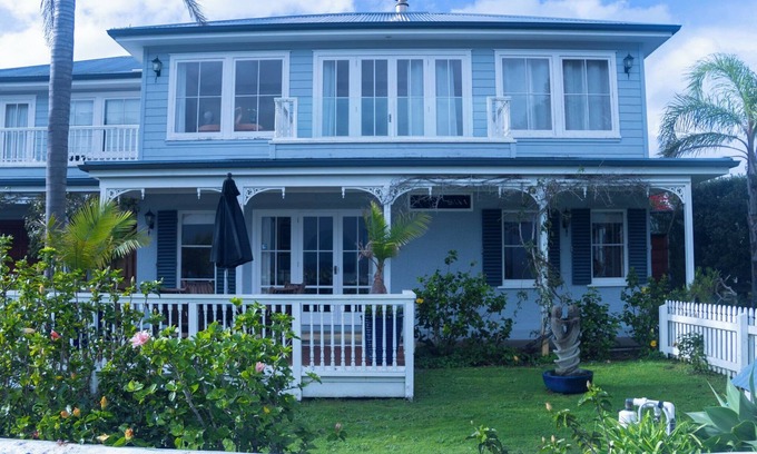 Russell Apartment | On the absolute waterfront of Kororareka Russell with magnificent views