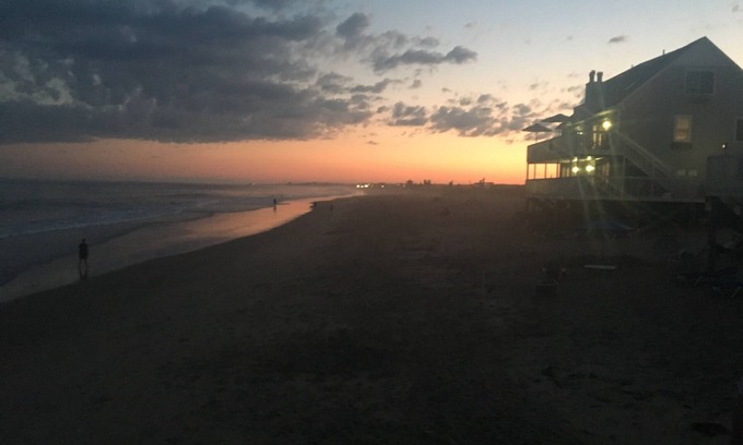 Misquamicut Condo | ON THE BEACH 2 bed 1 bath 350 feet of private beach on Misquamicut Beach