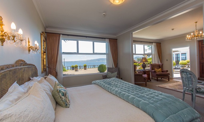 Kawaha Point Cabin | On The Point - Lake Rotorua