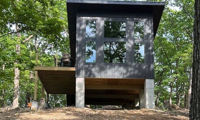 Sunrise Beach Cabin | On The Rocks Treehouse at Whiskey Woods